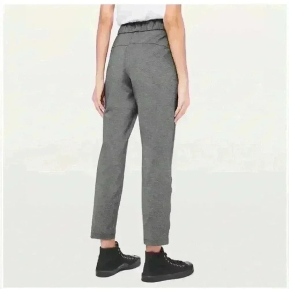 Lululemon On The Fly Mid-Rise Pant in Heathered gray - Picture 1 of 9